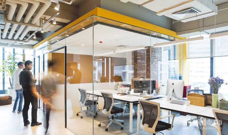室內(nèi)設(shè)計(jì)師在設(shè)計(jì)辦公室時(shí)怎么設(shè)計(jì)布置？