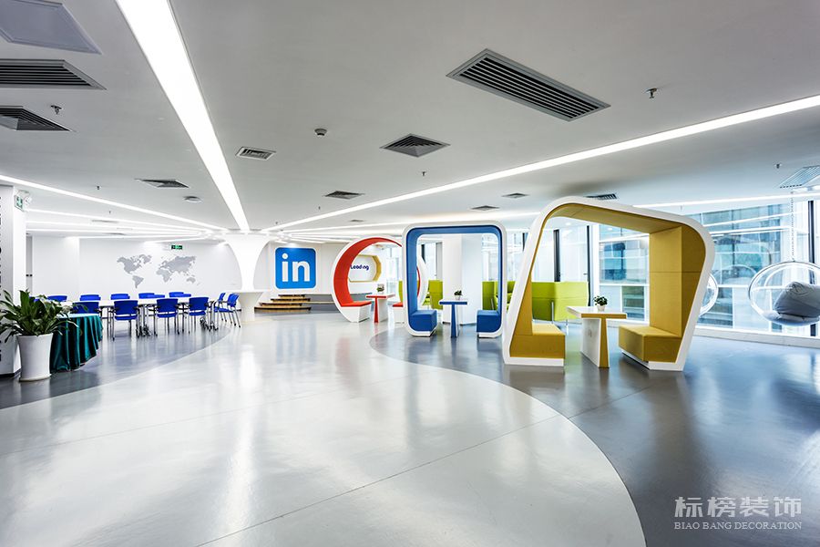 高層龍崗辦公室裝修怎么顯得有企業(yè)文化，體現公司特色